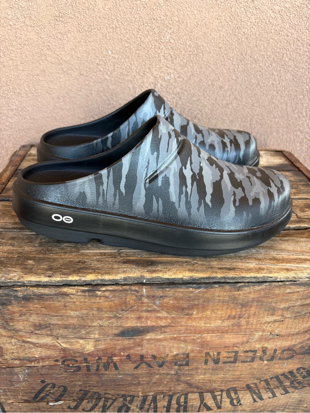 OOFOS OOcloog Limited Edition Recovery Clog